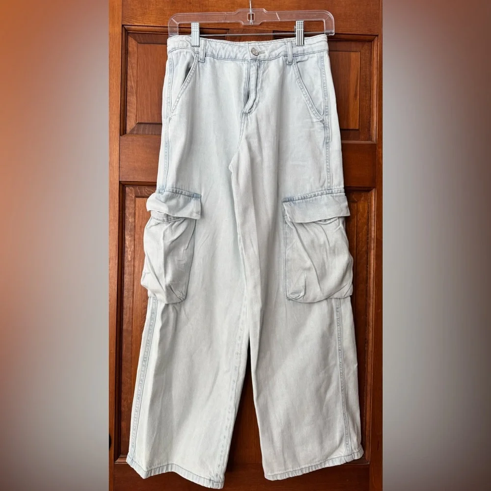 ZARA Light Wash Wide Leg Cargo Jeans – US Girls 13/14 (Equivalent to W XXS/00–0)